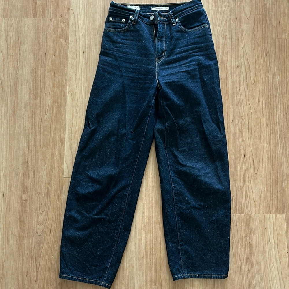 Jean Levi’s Ballon Leg